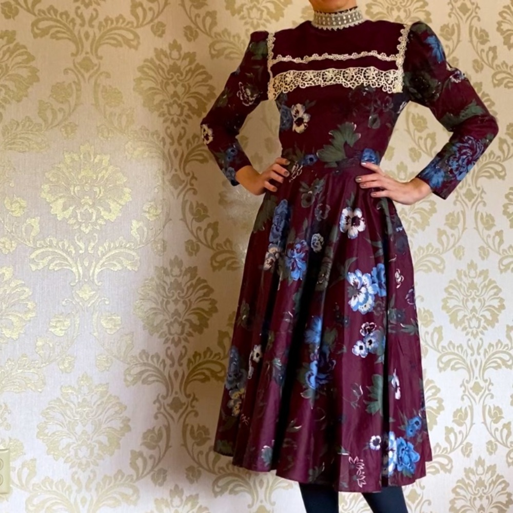 Gunne Sax velvet collar cotton floral dress